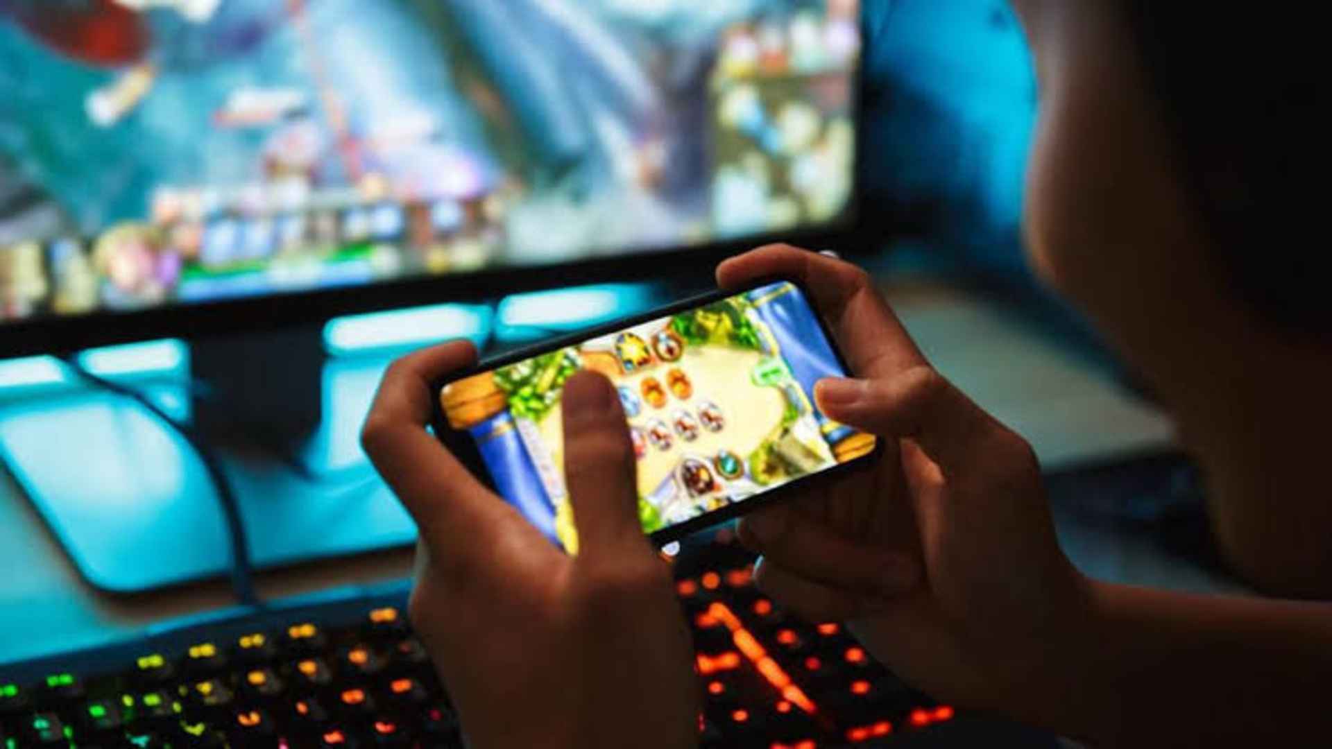Random Rewards and Personalized Player Journeys